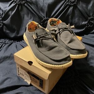 Hey Dude size 9 navy shoes